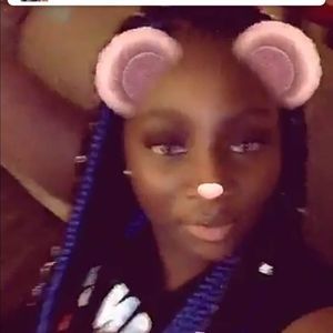 Meet your Posher, Alexis